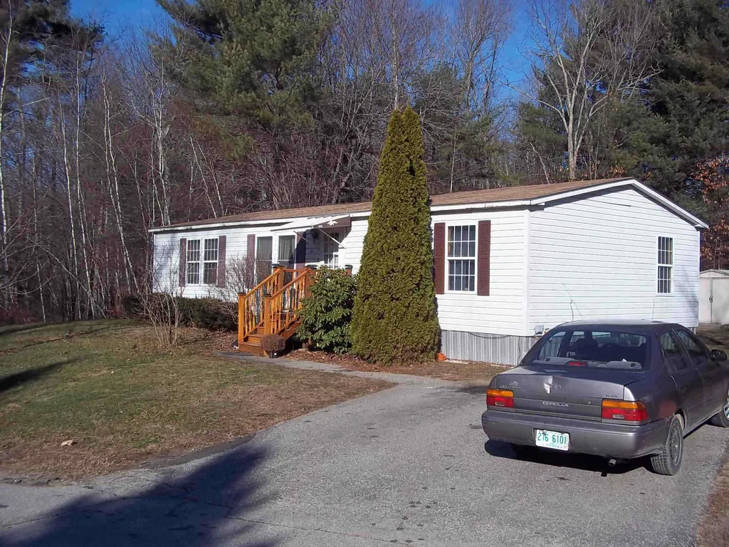 24 Agent Road Raymond NH 03077