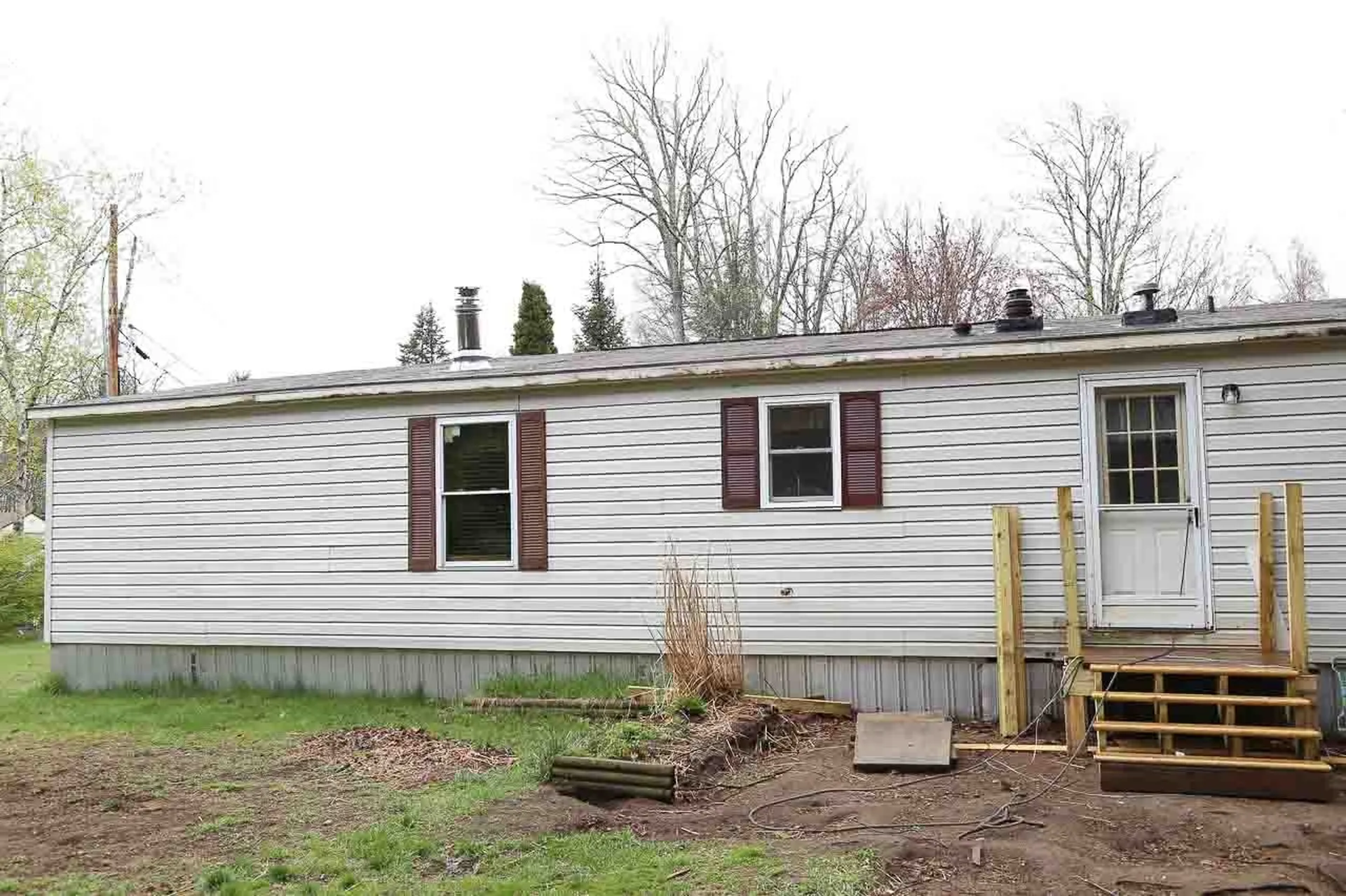 24 Agent Road Raymond NH 03077
