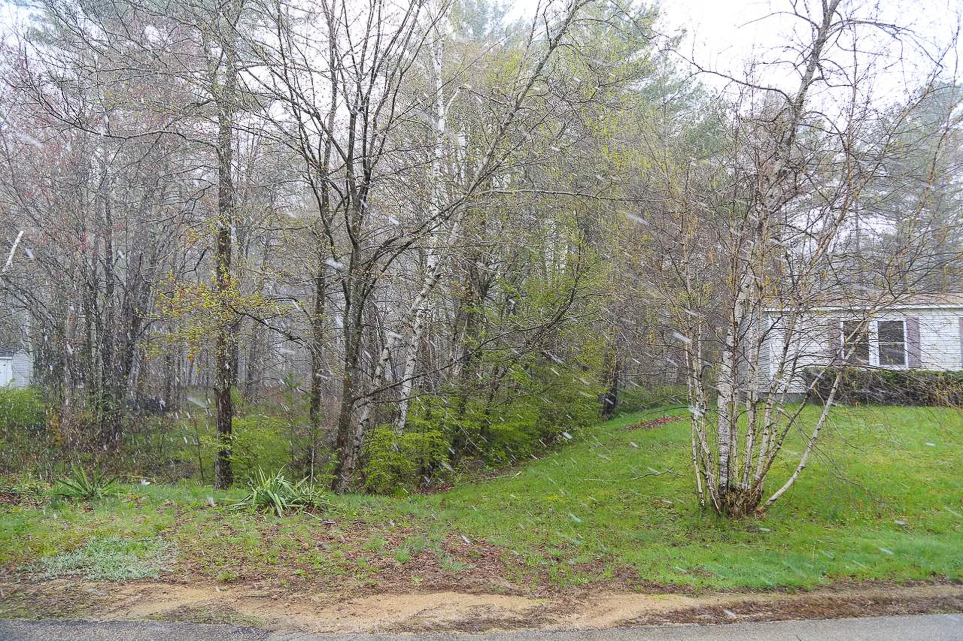 24 Agent Road Raymond NH 03077