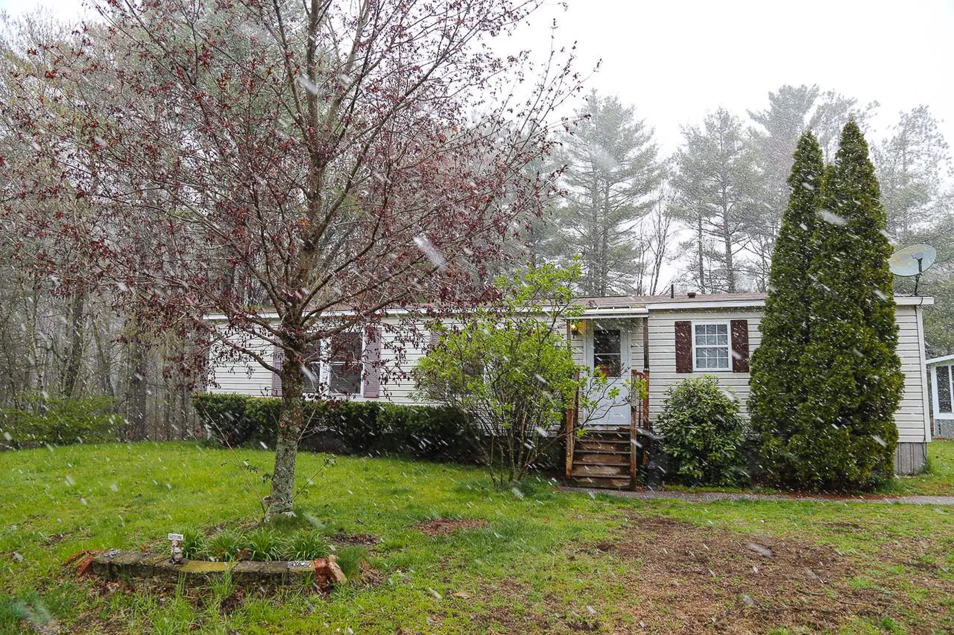 24 Agent Road Raymond NH 03077
