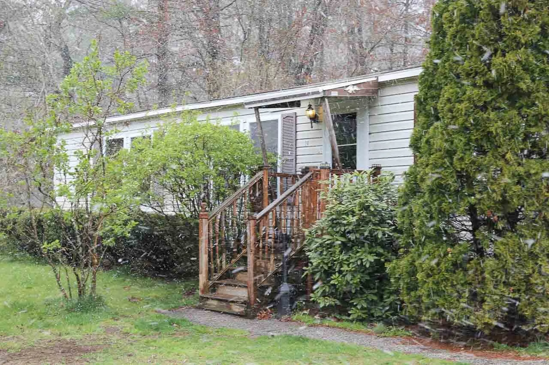 24 Agent Road Raymond NH 03077
