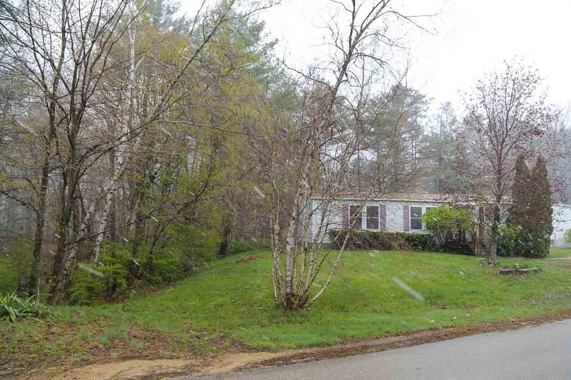 24 Agent Road Raymond NH 03077