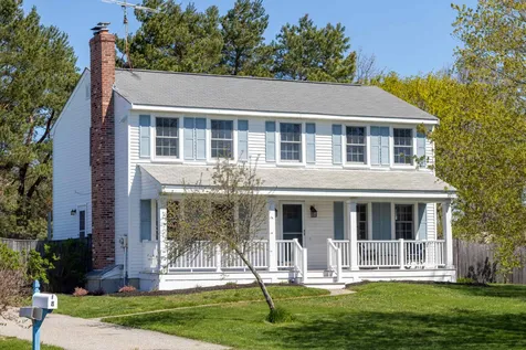 8 Jeffrey Drive Hampton NH 03842