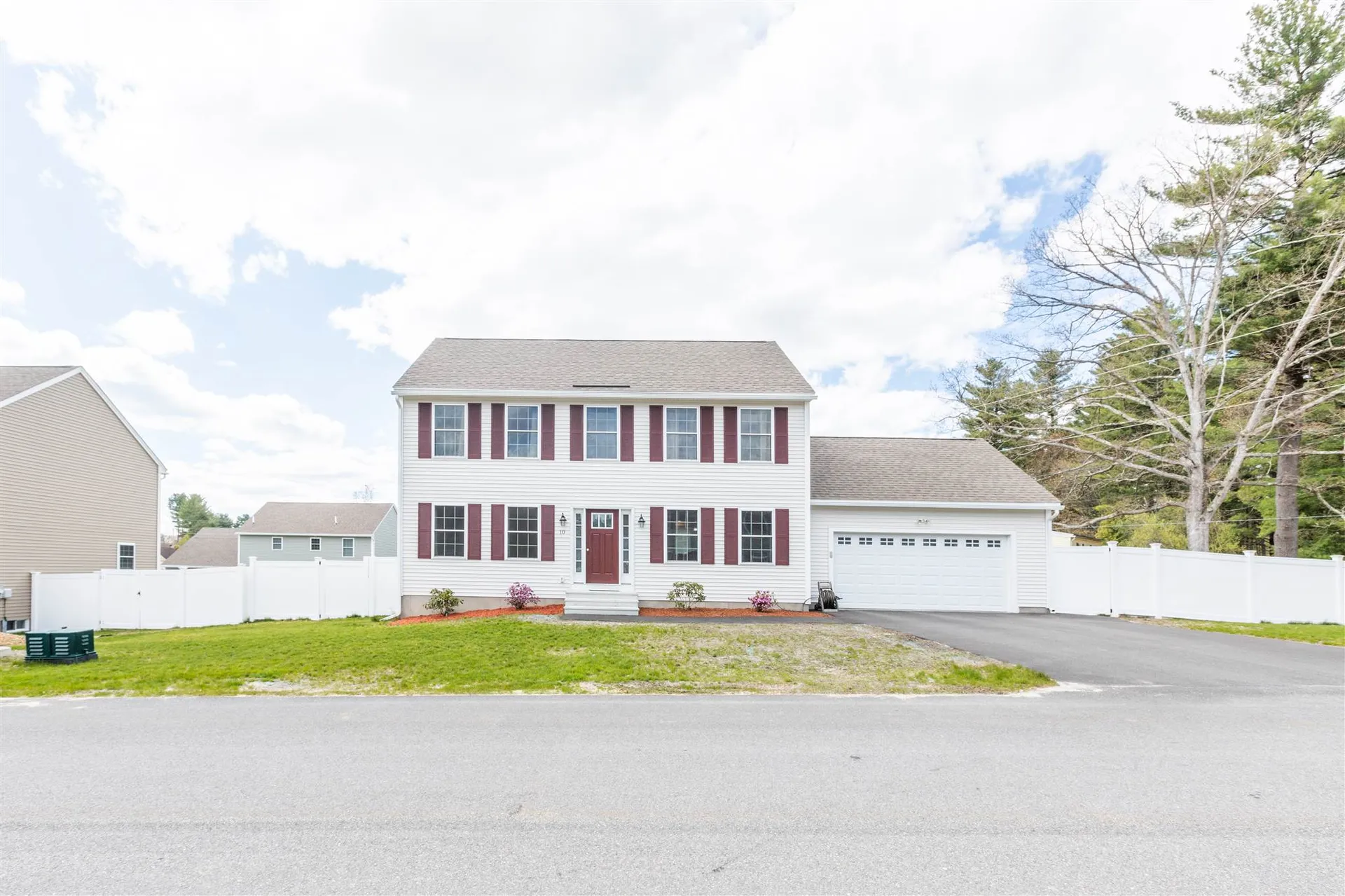 10 Lucier Park Drive Hudson NH 03051