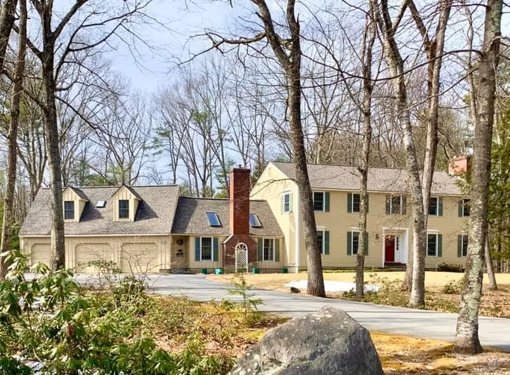 34 Nathan Lord Road Amherst NH 03031