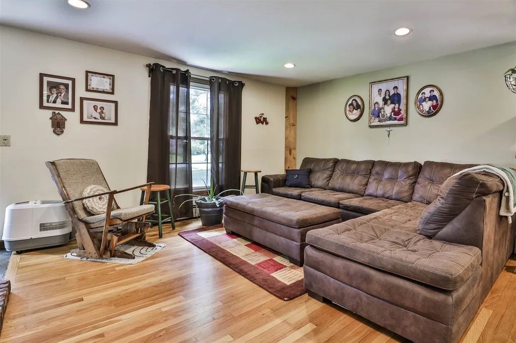 7 Douglas Drive Amherst NH 03031