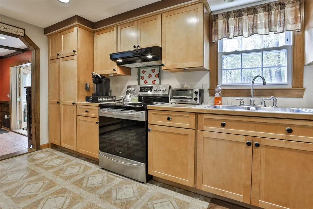7 Douglas Drive Amherst NH 03031