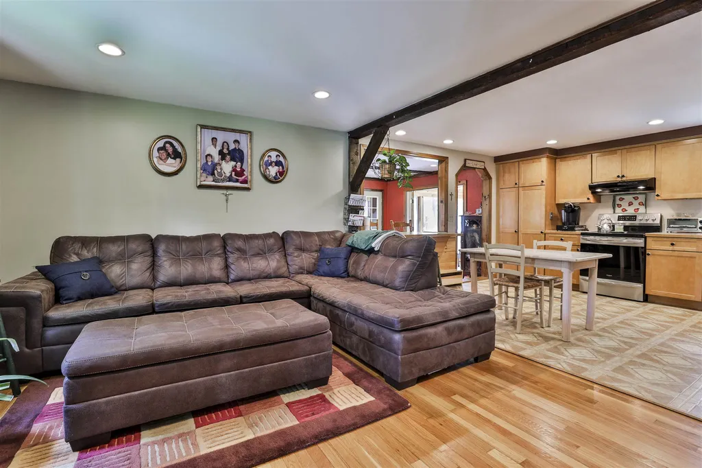 7 Douglas Drive Amherst NH 03031