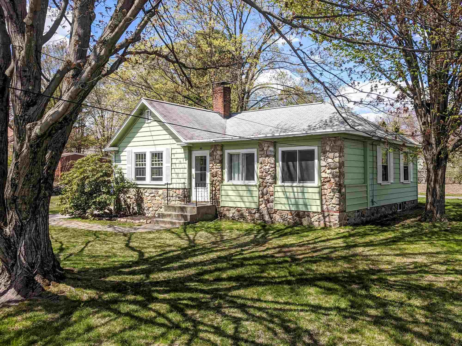 60 Souhegan Street Milford NH 03055