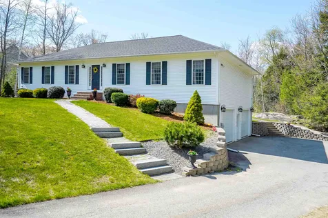 54 Glastombury Drive Sandown NH 03873