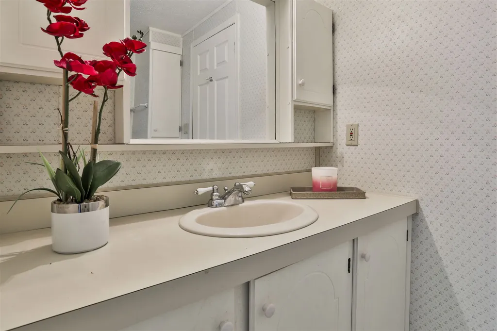 9l Arrow Drive Salem NH 03079-1301