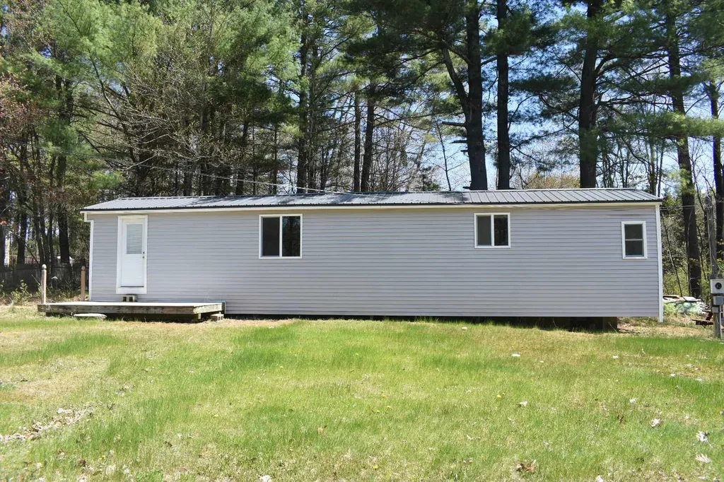 16 Otter Road Raymond NH 03077