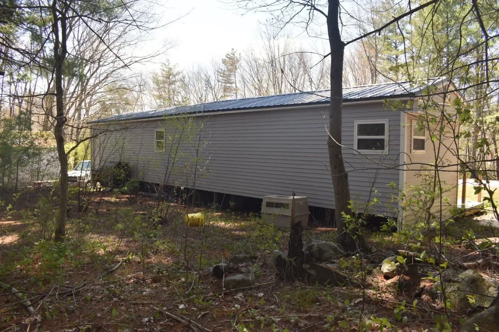 16 Otter Road Raymond NH 03077