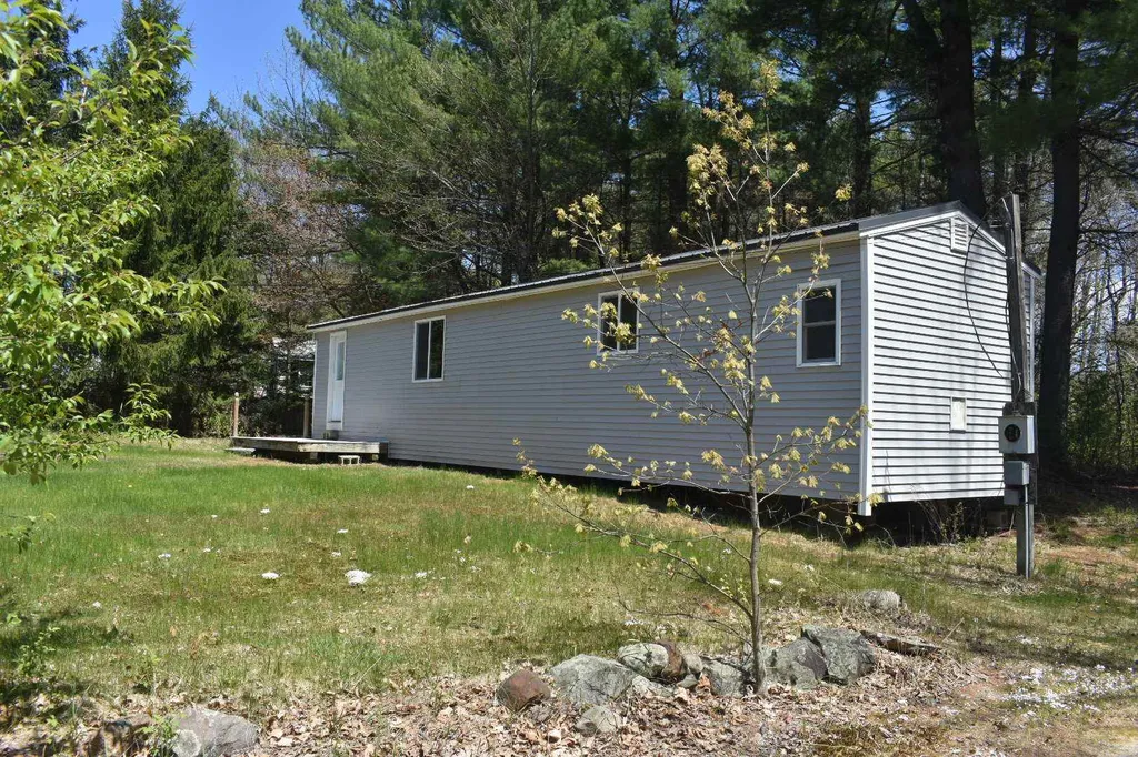 16 Otter Road Raymond NH 03077