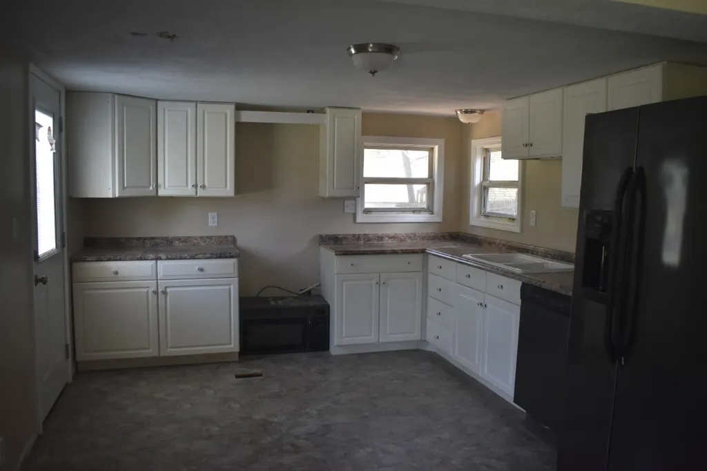 16 Otter Road Raymond NH 03077