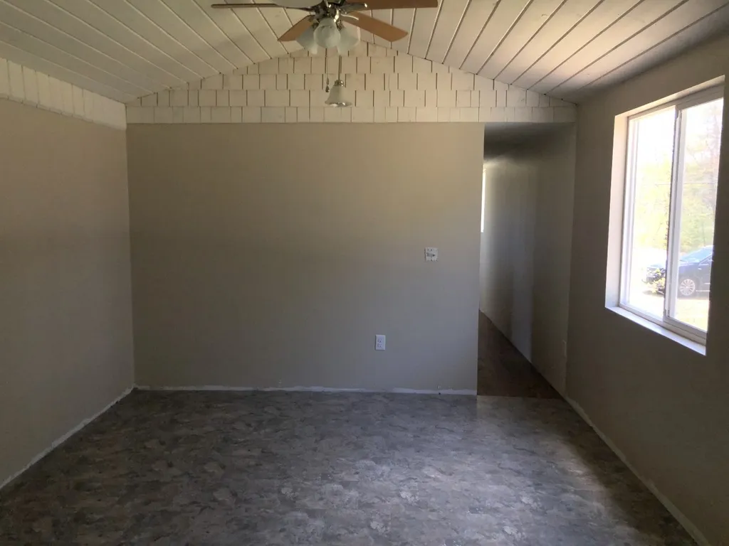 16 Otter Road Raymond NH 03077