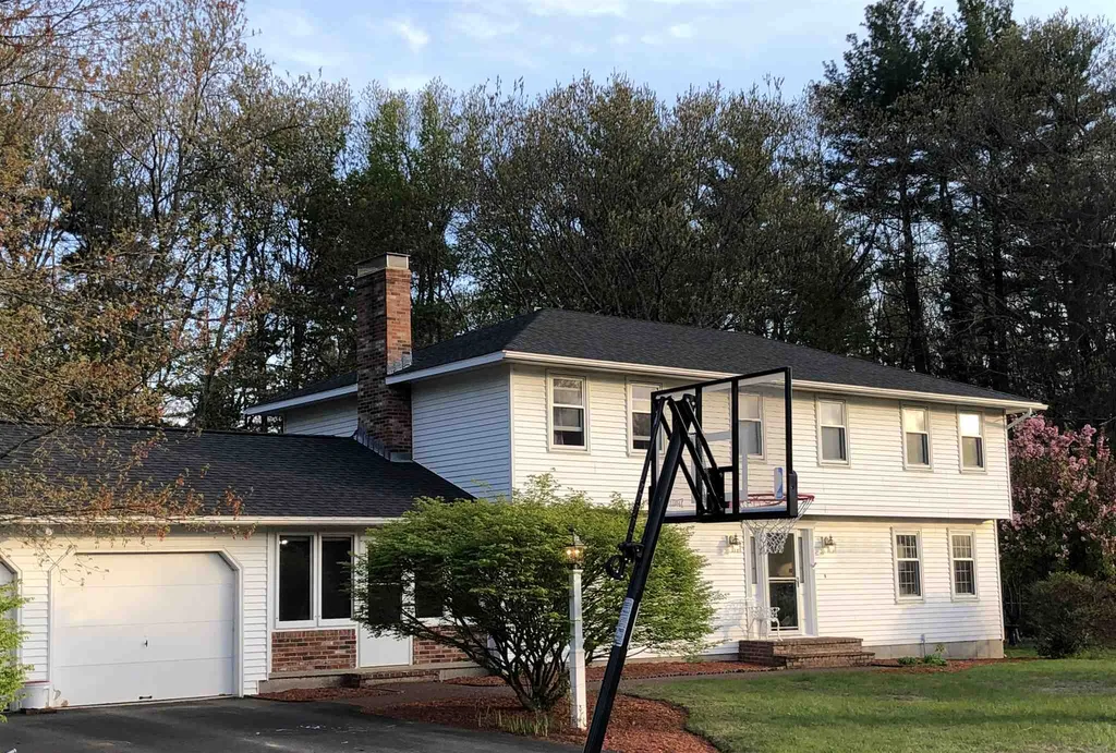 20 Fairway Drive Hudson NH 03051