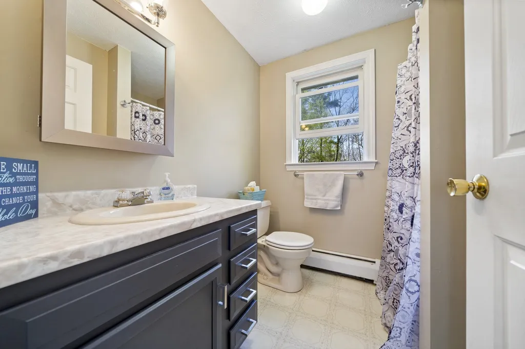 15 Wimbledon Drive Londonderry NH 03053