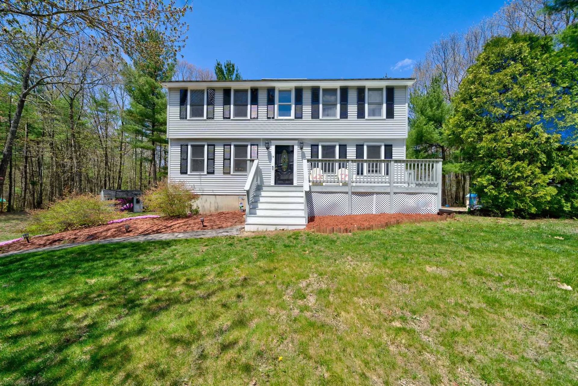 15 Wimbledon Drive Londonderry NH 03053