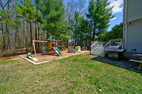 15 Wimbledon Drive Londonderry NH 03053