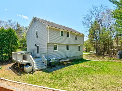 15 Wimbledon Drive Londonderry NH 03053