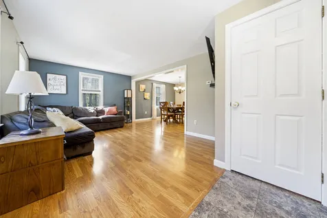 15 Wimbledon Drive Londonderry NH 03053
