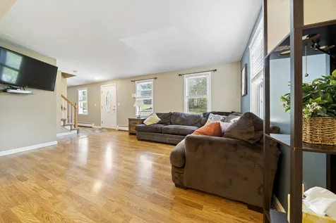 15 Wimbledon Drive Londonderry NH 03053