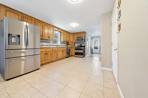 15 Wimbledon Drive Londonderry NH 03053