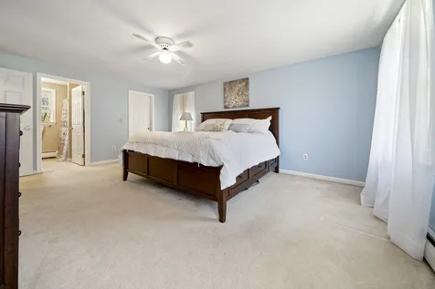 15 Wimbledon Drive Londonderry NH 03053