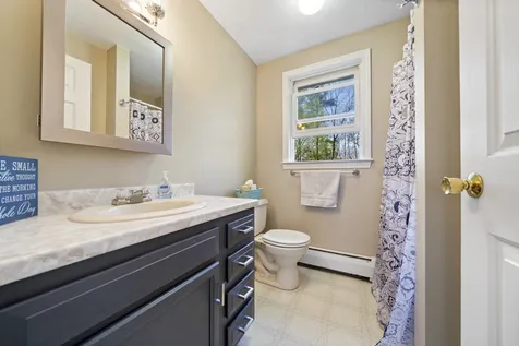 15 Wimbledon Drive Londonderry NH 03053