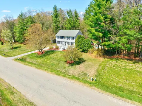 15 Wimbledon Drive Londonderry NH 03053