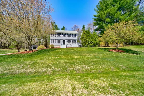 15 Wimbledon Drive Londonderry NH 03053