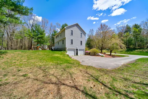 15 Wimbledon Drive Londonderry NH 03053