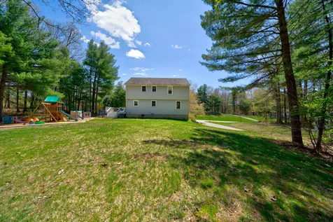 15 Wimbledon Drive Londonderry NH 03053