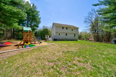 15 Wimbledon Drive Londonderry NH 03053