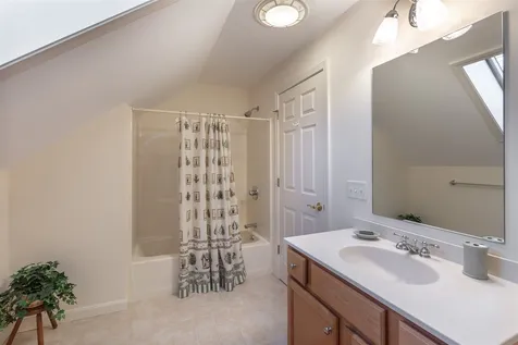 55 Spruce Lane New London NH 03257