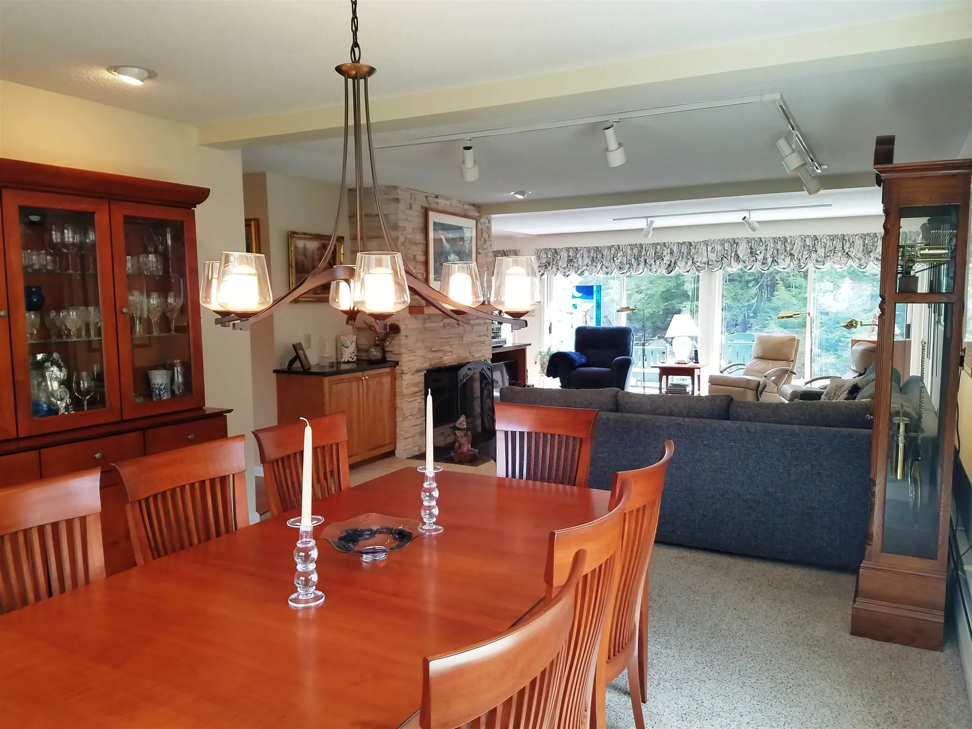 Dining 41 Brookside Rd., Thornton, NH 03285 Alpine Lakes Real Estate