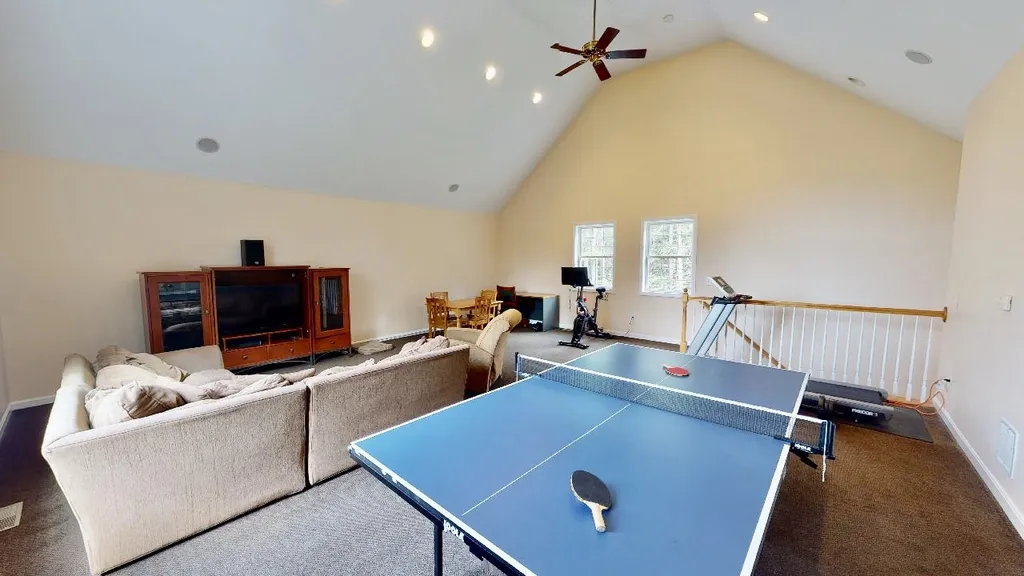 23 Chandler Drive Londonderry NH 03053