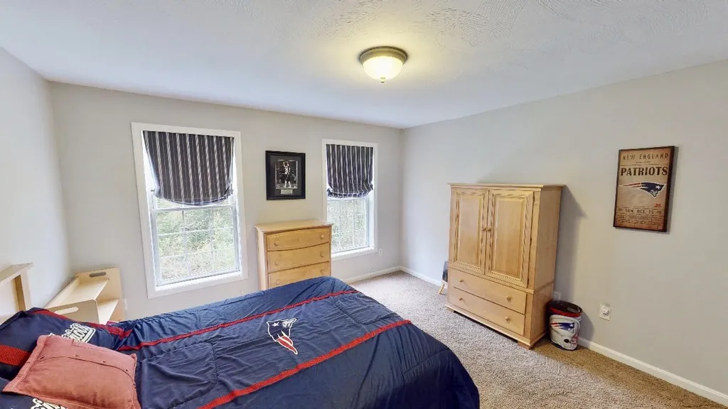 23 Chandler Drive Londonderry NH 03053