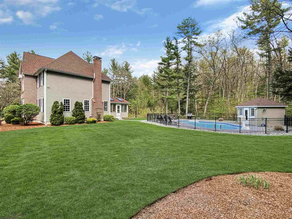 23 Chandler Drive Londonderry NH 03053