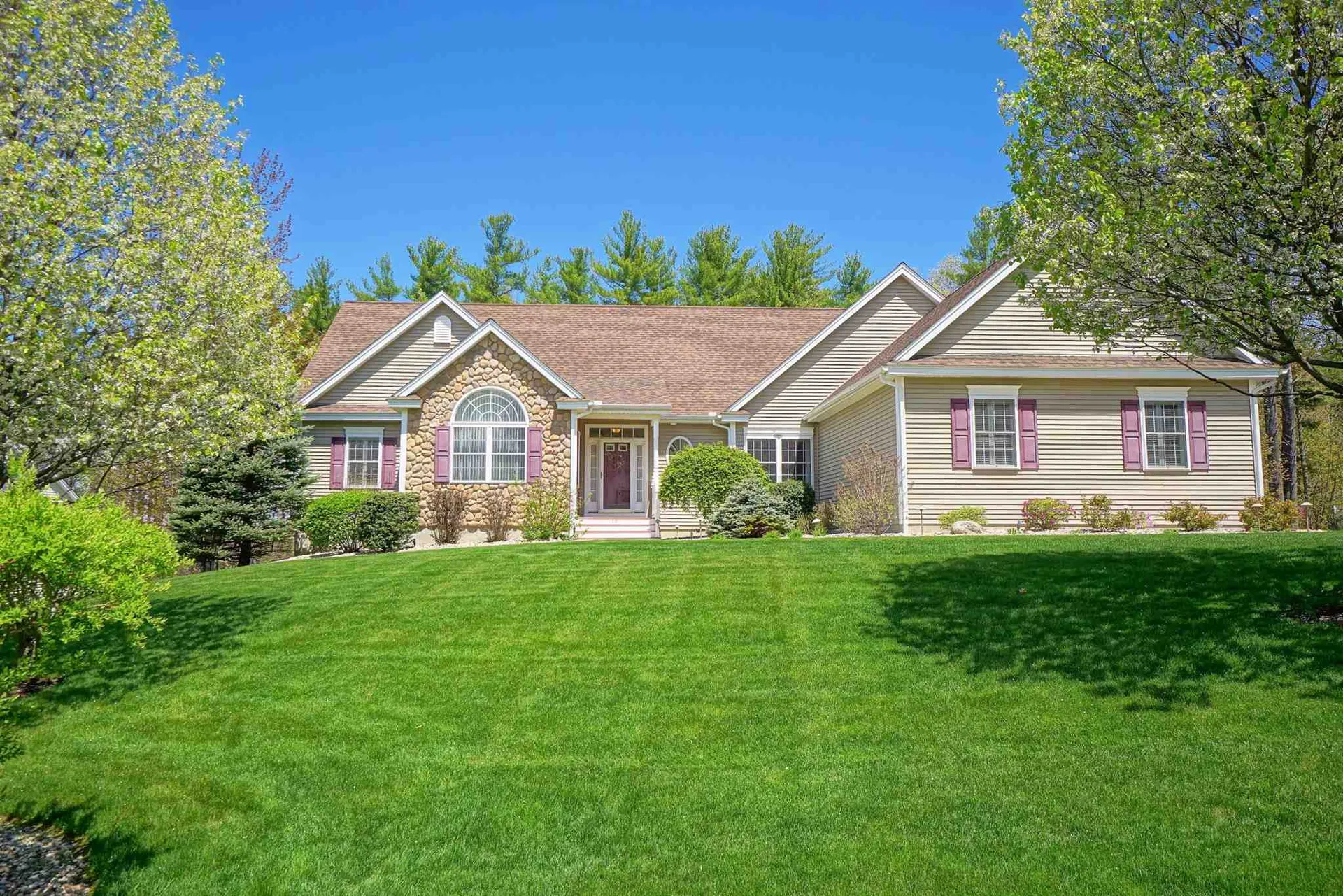 18 Post Road Hooksett NH 03106-1726