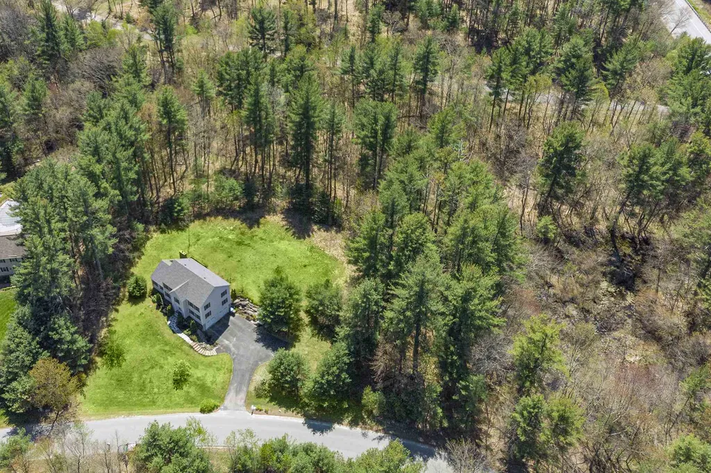 2 Burbank Road Londonderry NH 03053