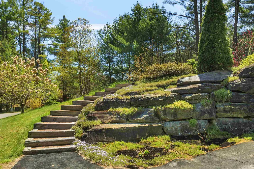 2 Burbank Road Londonderry NH 03053