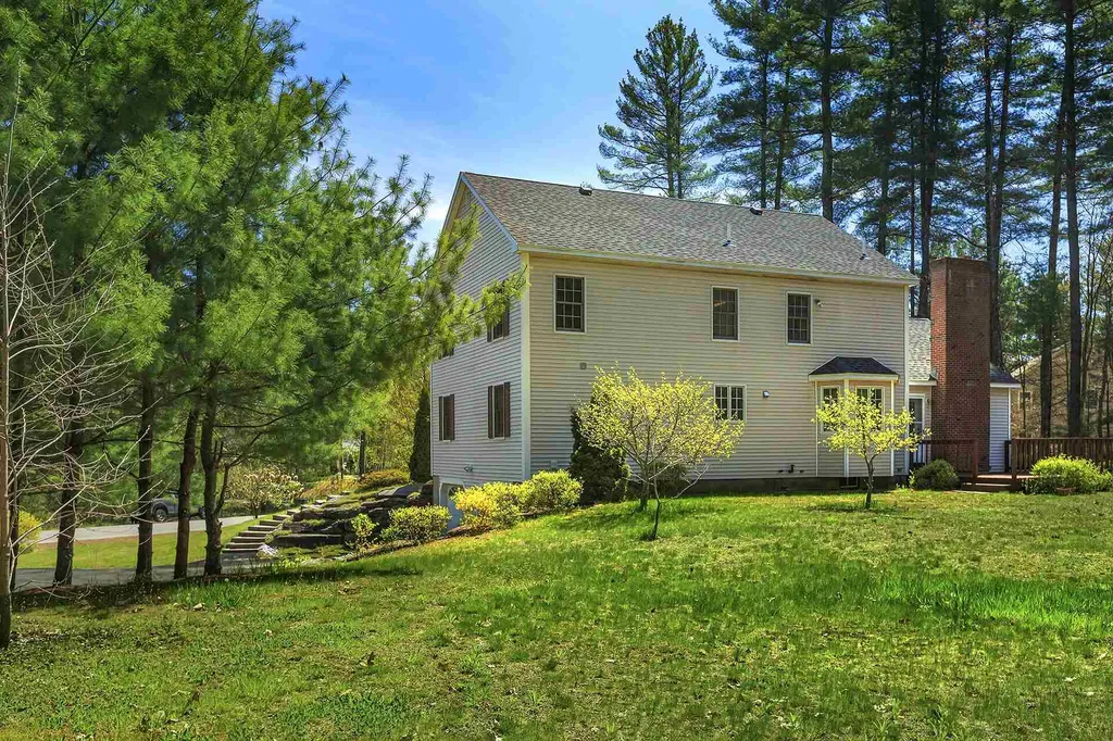2 Burbank Road Londonderry NH 03053