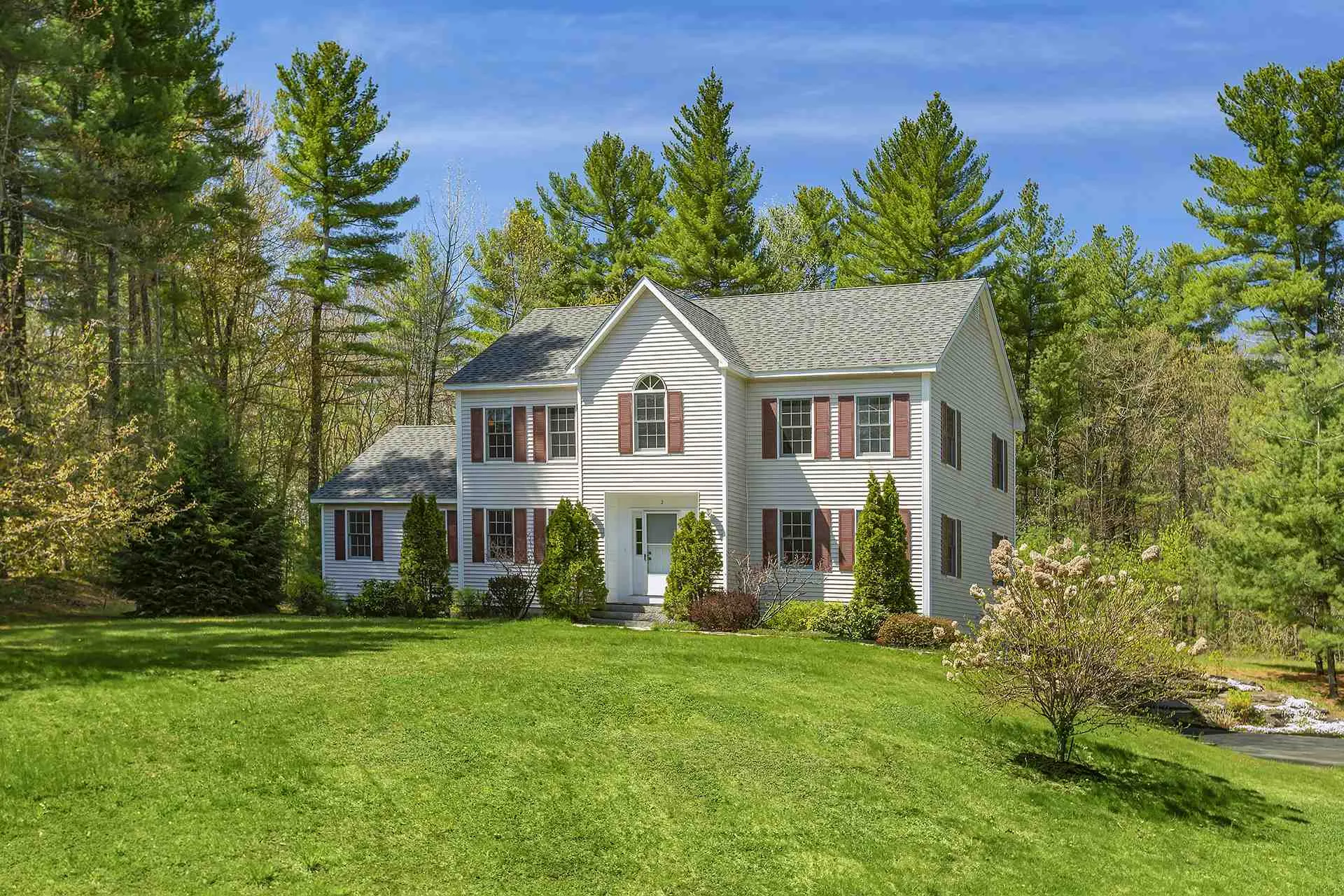 2 Burbank Road Londonderry NH 03053