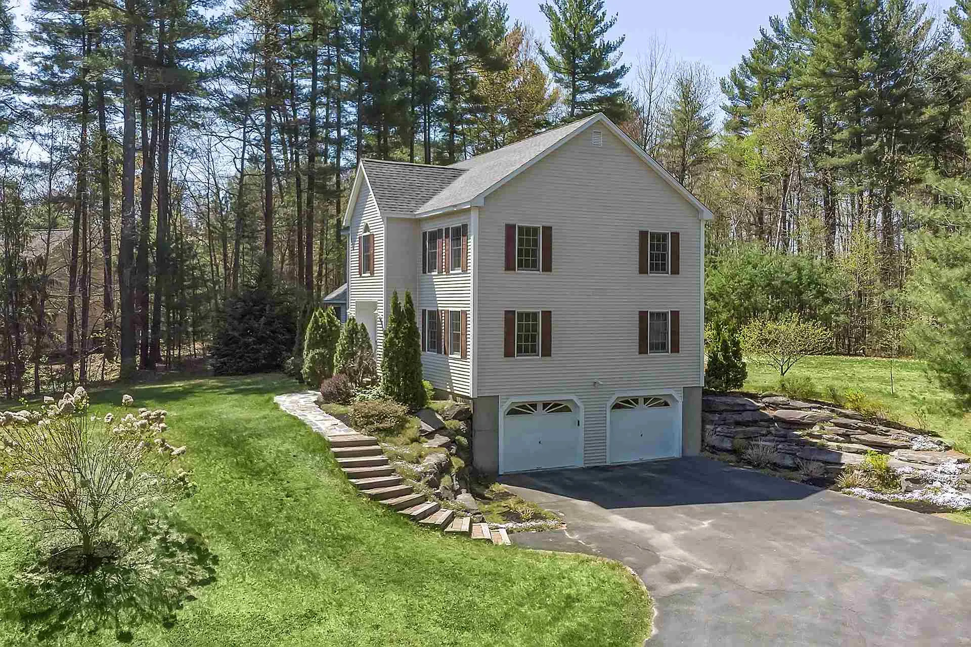 2 Burbank Road Londonderry NH 03053
