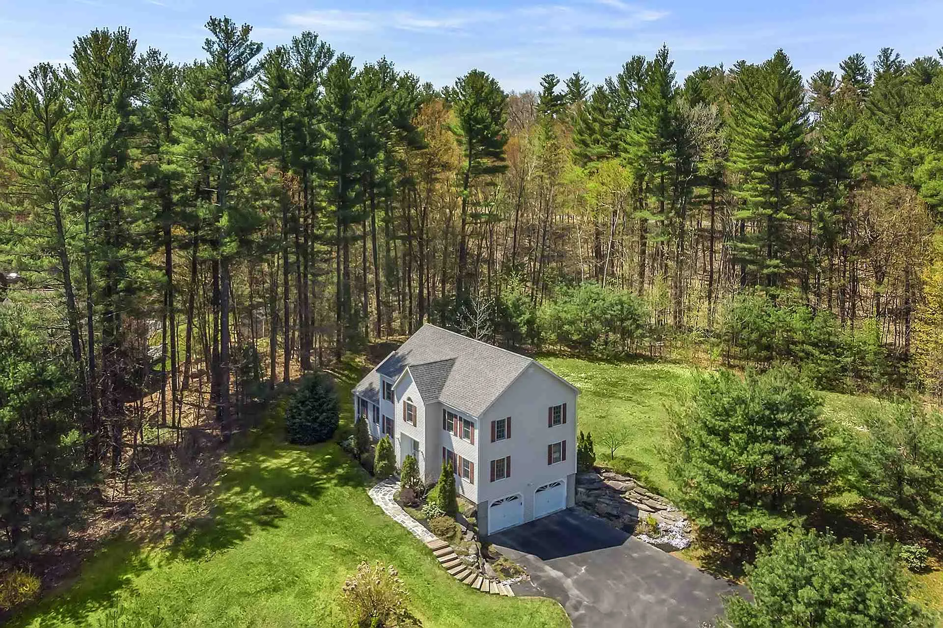 2 Burbank Road Londonderry NH 03053