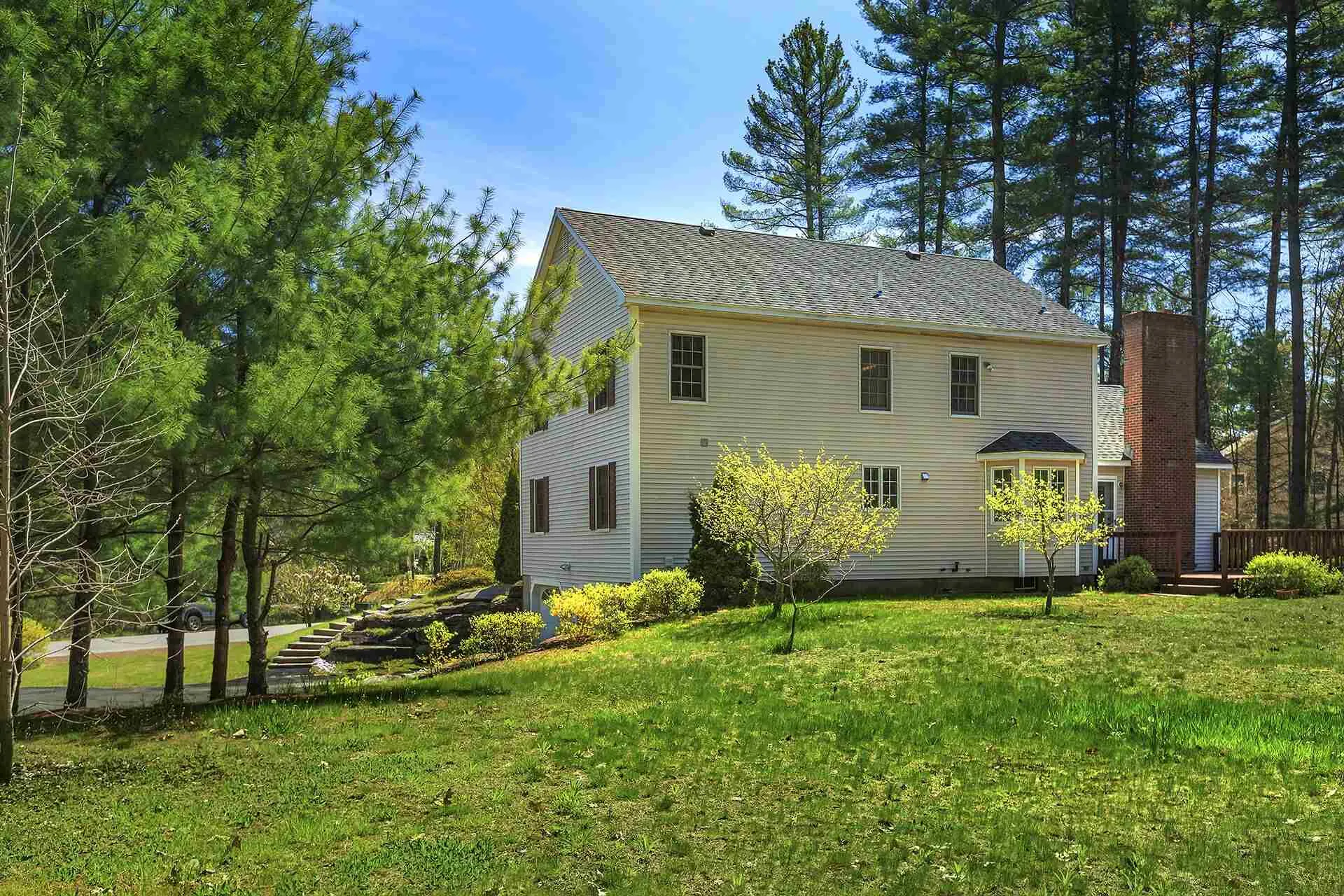 2 Burbank Road Londonderry NH 03053