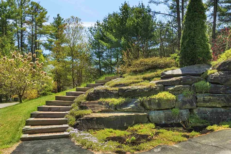 2 Burbank Road Londonderry NH 03053