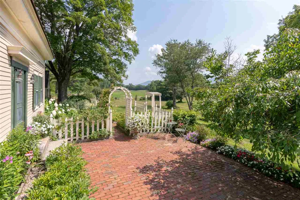 38&00 Gardner Hill Road Tamworth NH 03886